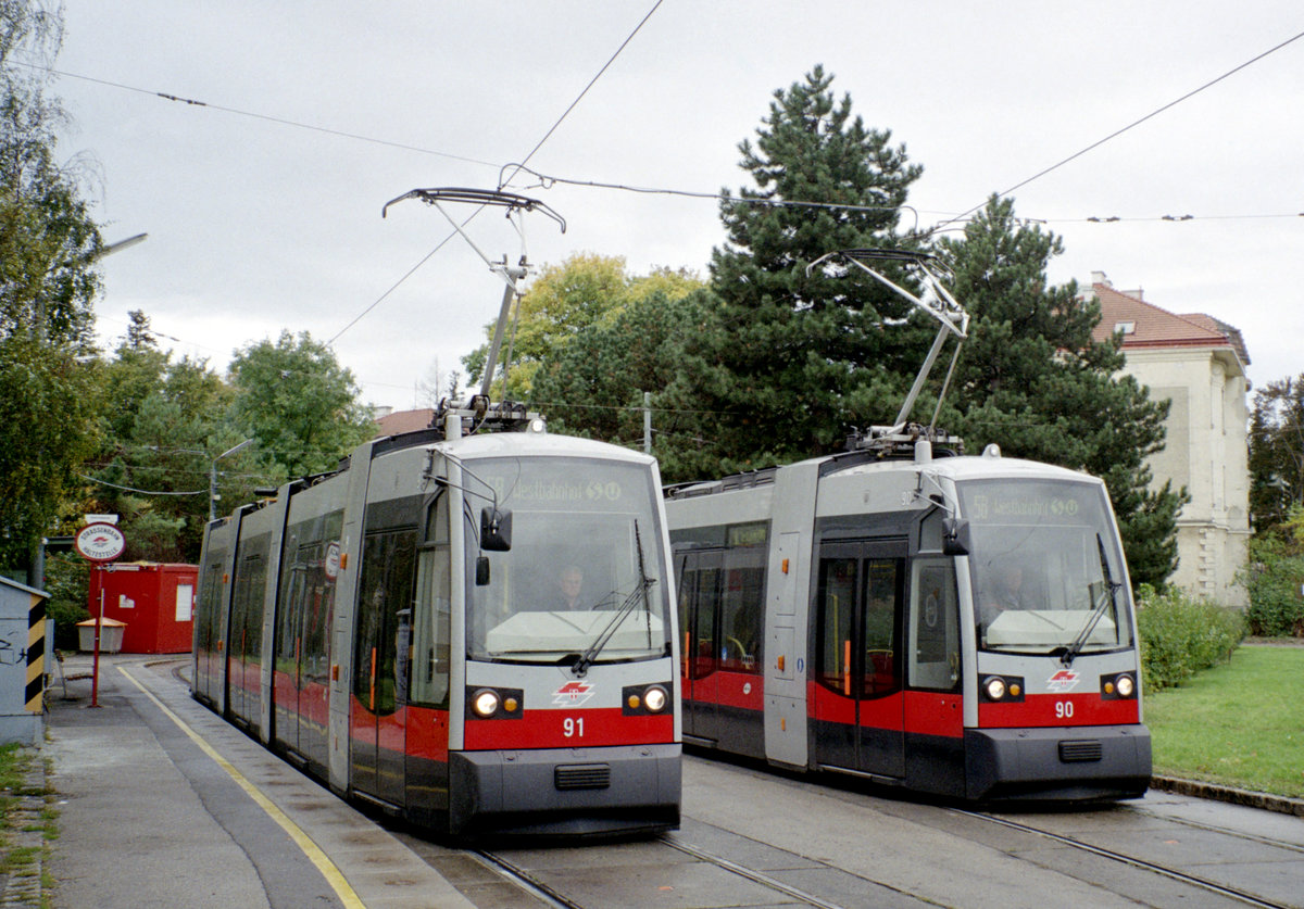 Wien Wiener Linien SL 58 (A 91) / SL 58 (A 90) XIII, Hietzing, Unter St. Veit, Hummelgasse am 20. Oktober 2010. - Scan eines Farbnegativs. Film: Fuji S-200. Kamera: Leica C2.