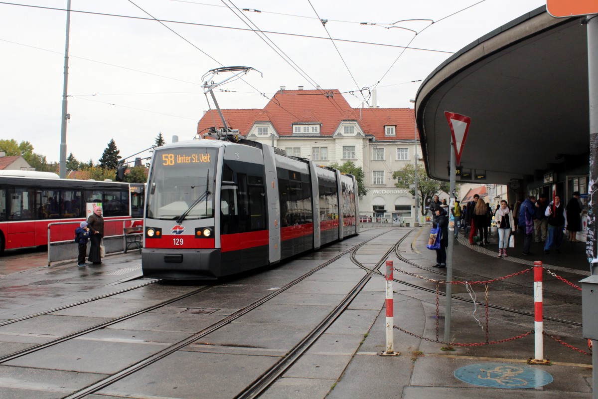 Wien Wiener Linien SL 58 (A1 129) Hietzing, Kennedybrücke am 14. Oktober 2015.