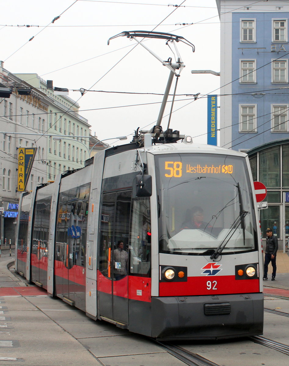 Wien Wiener Linien SL 58 (A1 92) Mariahilfer Straße / Gürtel / Westbahnhof am 19. Oktober 2016.