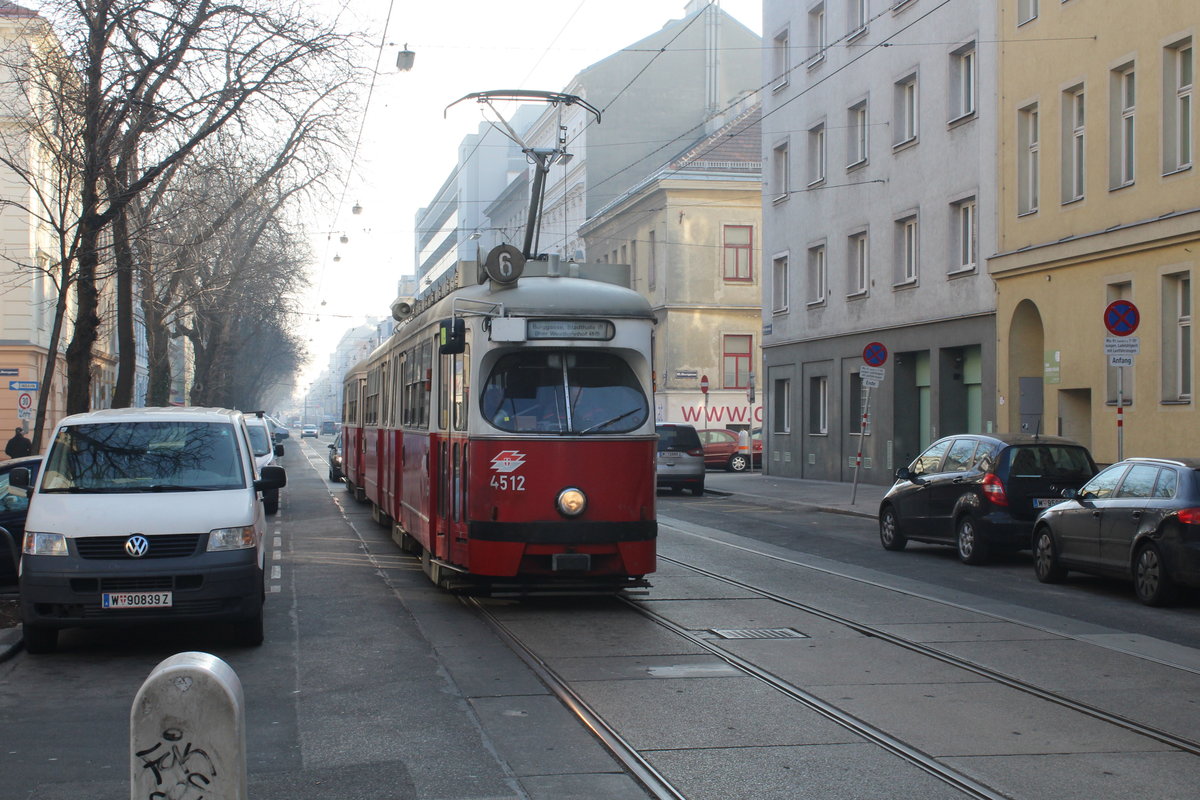 Wien Wiener Linien SL 6 (E1 4512) X, Favoriten, Quellenstraße / Herzgasse am 16. Februar 2017.
