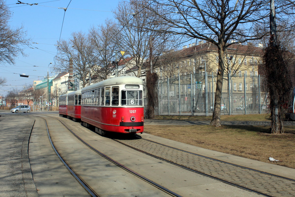 Wien Wiener Linien SL 6 (c3 1207) Neubaugürtel / Felberstraße am 16. Februar 2017.