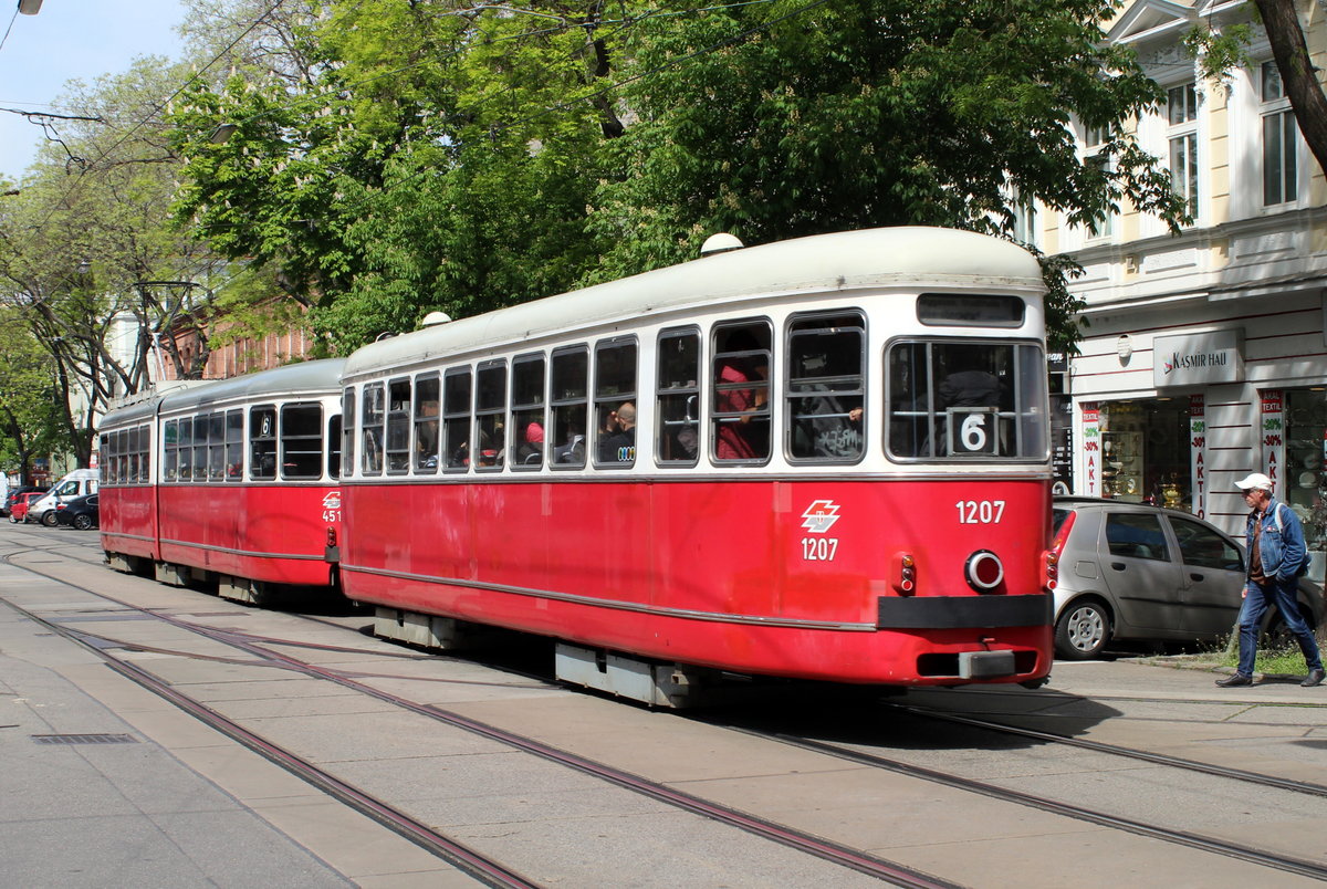 Wien Wiener Linien SL 6 (c3 1207 + E1 4510) X, Favoriten, Quellenstraße / Siccardsburggasse am 11. Mai 2017.