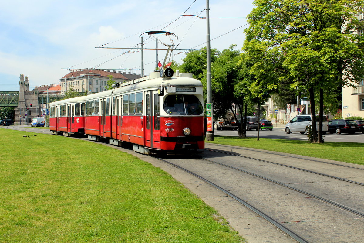 Wien Wiener Linien SL 6 (E1 4505 + c4 1301) VI, Mariahilf, Linke Wienzeile am 11. Mai 2017.
