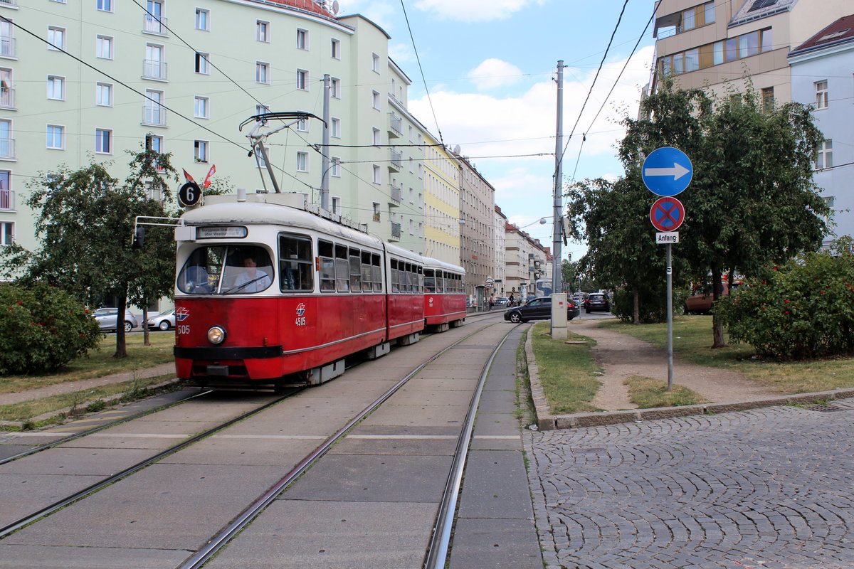 Wien Wiener Linien SL 6 (E1 4505 + c4 1301) X, Favoriten, Gellertplatz am 26. Juni 2017.