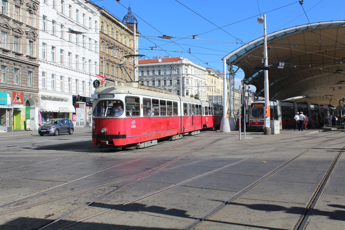 Wien Wiener Linien SL 6 (E1 4509 + c3 1222) Urban-Loritz-Platz / Märzstraße am 30. Juni 2017.