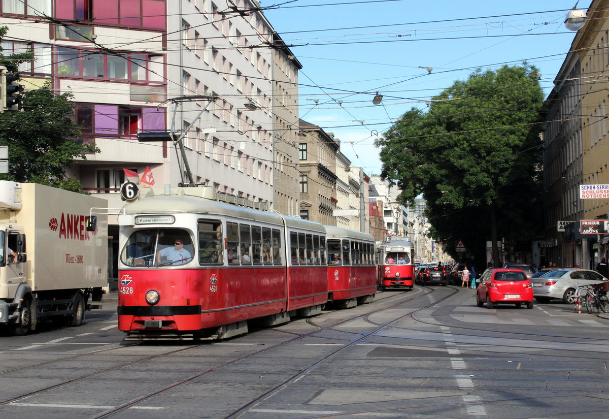 Wien Wiener Linien SL 6 (E1 4528 + c4 1306) X, Favoriten, Quellenplatz am 29. Juni 2017.