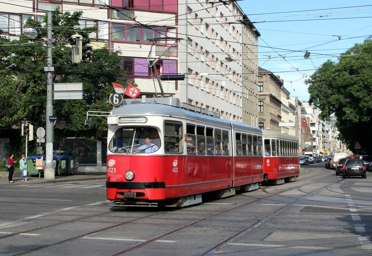 Wien Wiener Linien SL 6 (E1 4523 + c3 1260) X, Favoriten, Quellenplatz am 29. Juni 2017.