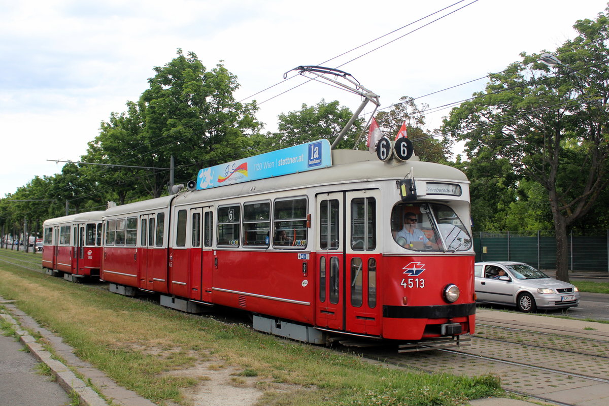Wien Wiener Linien SL 6 (E1 4513 + c4 1303) XI, Simmering, Simmeringer Hauptstraße / Weißenböckstraße am 30. Juni 2017.