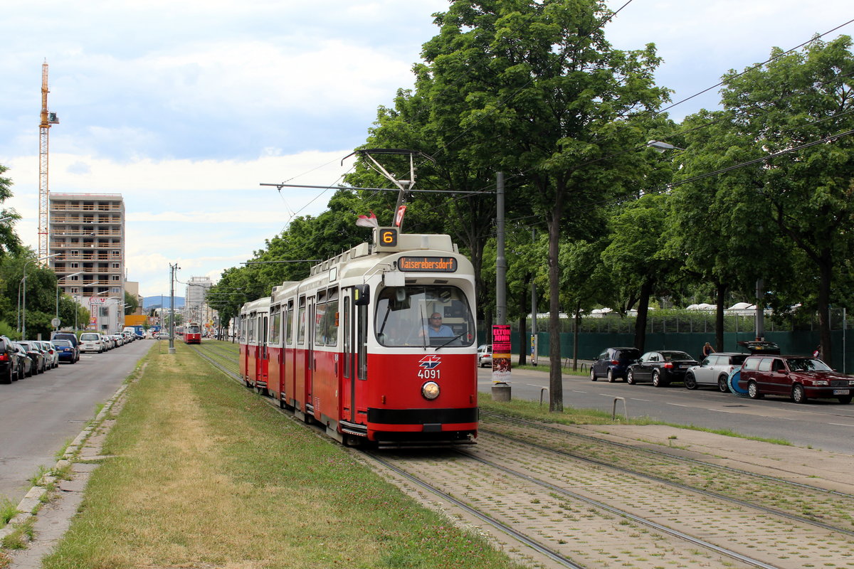 Wien Wiener Linien SL 6 (E2 4091 + c5) XI, Simmering, Simmeringer Hauptstraße / Weißenböckstraße am 30. Juni 2017.