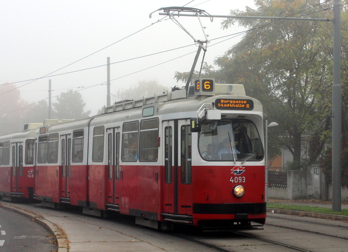 Wien Wiener Linien SL 6 (E2 4093 + c4 1493) XI, Simmering, Kaiserebersdorf, Pantucekgasse am 16. Oktober 2017.