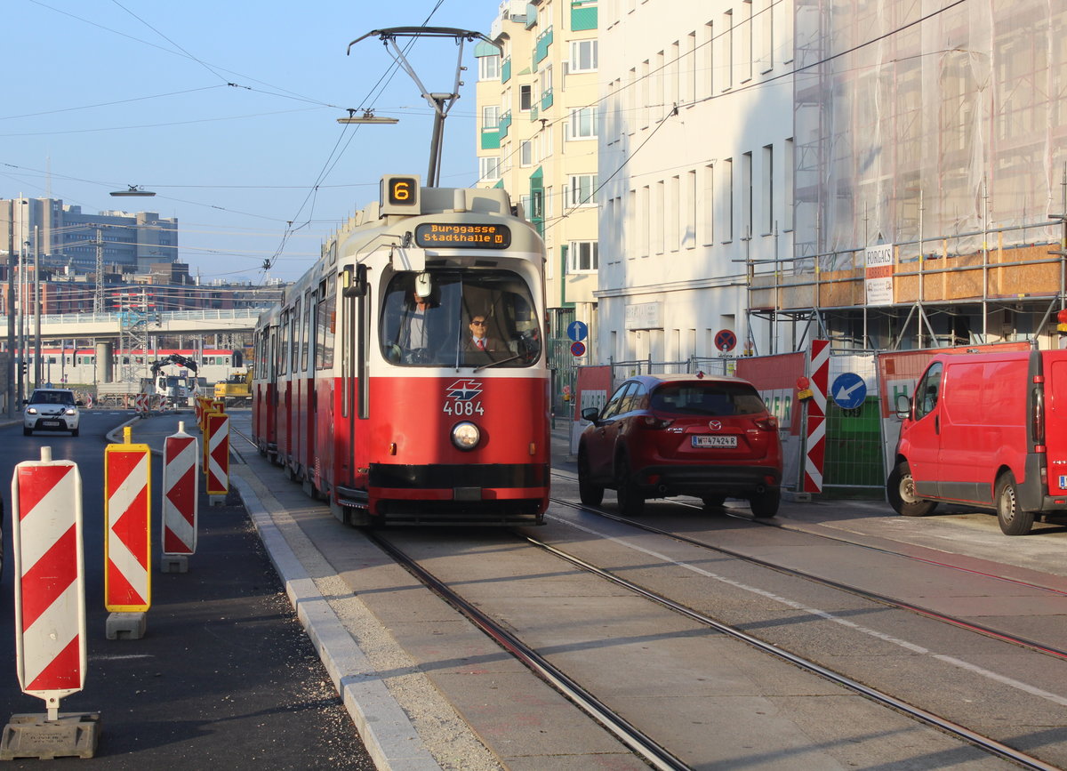 Wien Wiener Linien SL 6 (E2 4084) X, Favoriten, Absberggasse am 19. Oktober 2017.