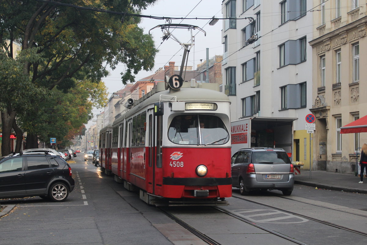 Wien Wiener Linien SL 6 (E1 4508) X, Favoriten, Quellenstraße / Van-der-Nüll-Gasse am 20. Oktober 2017.