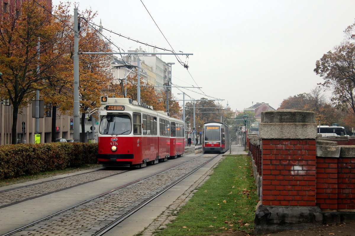 Wien Wiener Linien SL 6 (E2 4314 + c5 1514) VI, Mariahilf, Mariahilfer Gürtel am 20. Oktober 2017.