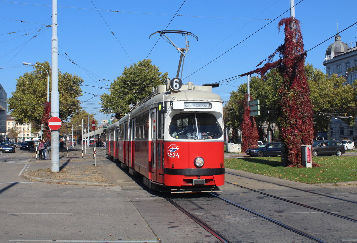 Wien Wiener Linien SL 6 (E1 4524 + c4 1308) XV, Rudolfsheim-Fünfhaus, Mariahilfer Straße / Mariahilfer Gürtel am 16. Oktober 2017.