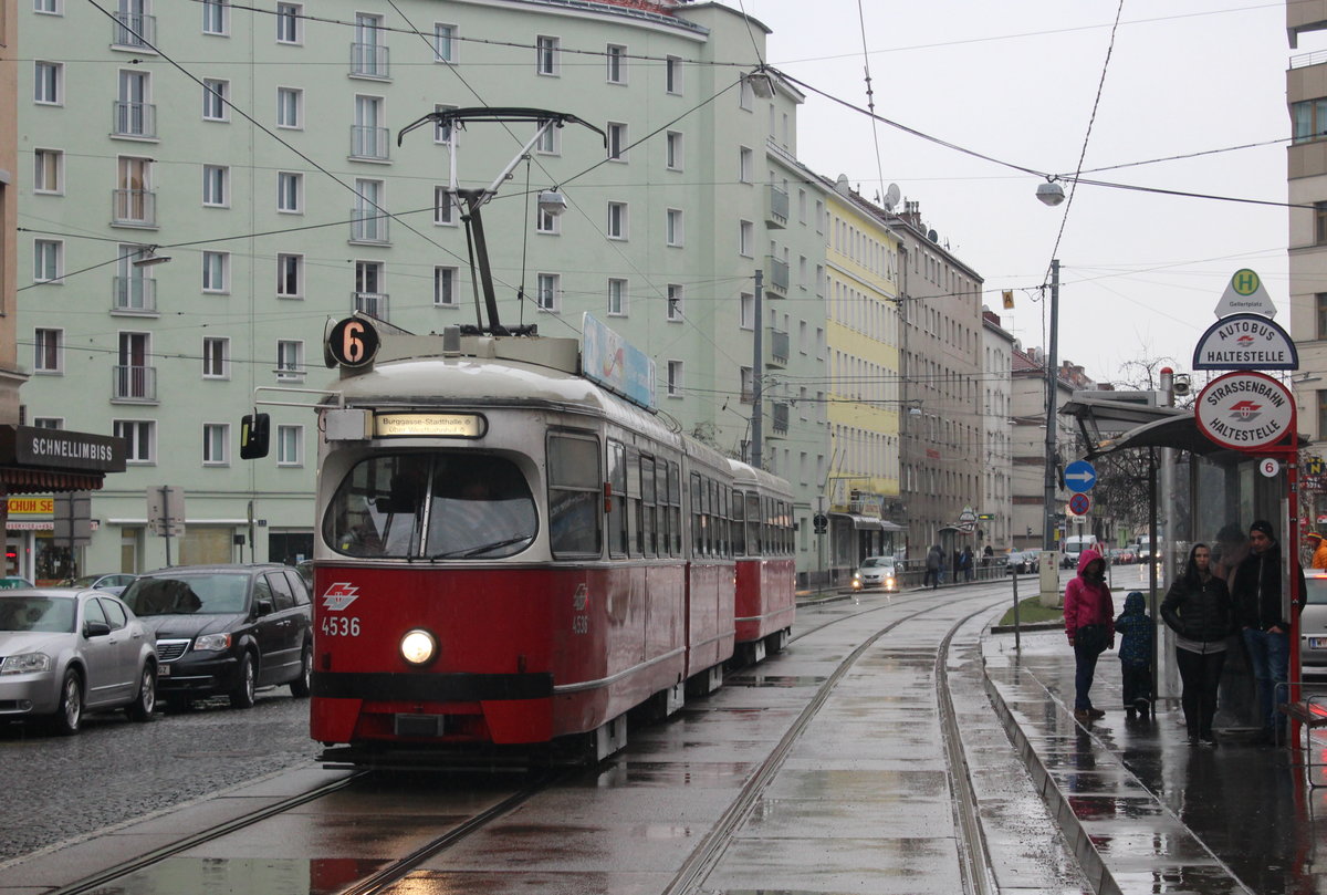 Wien Wiener Linien SL 6 (E1 4536 + c4 1311) X, Favoriten, Quellenstraße / Gellertplatz am 16. März 2018.