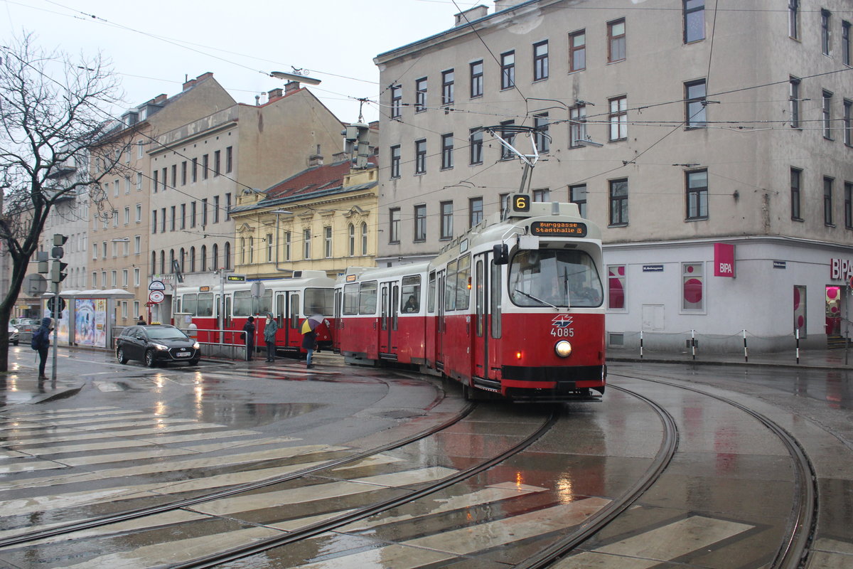 Wien Wiener Linien SL 6 (E2 4085) X, Favoriten, Absberggasse / Quellenstraße am 16. März 2018.
