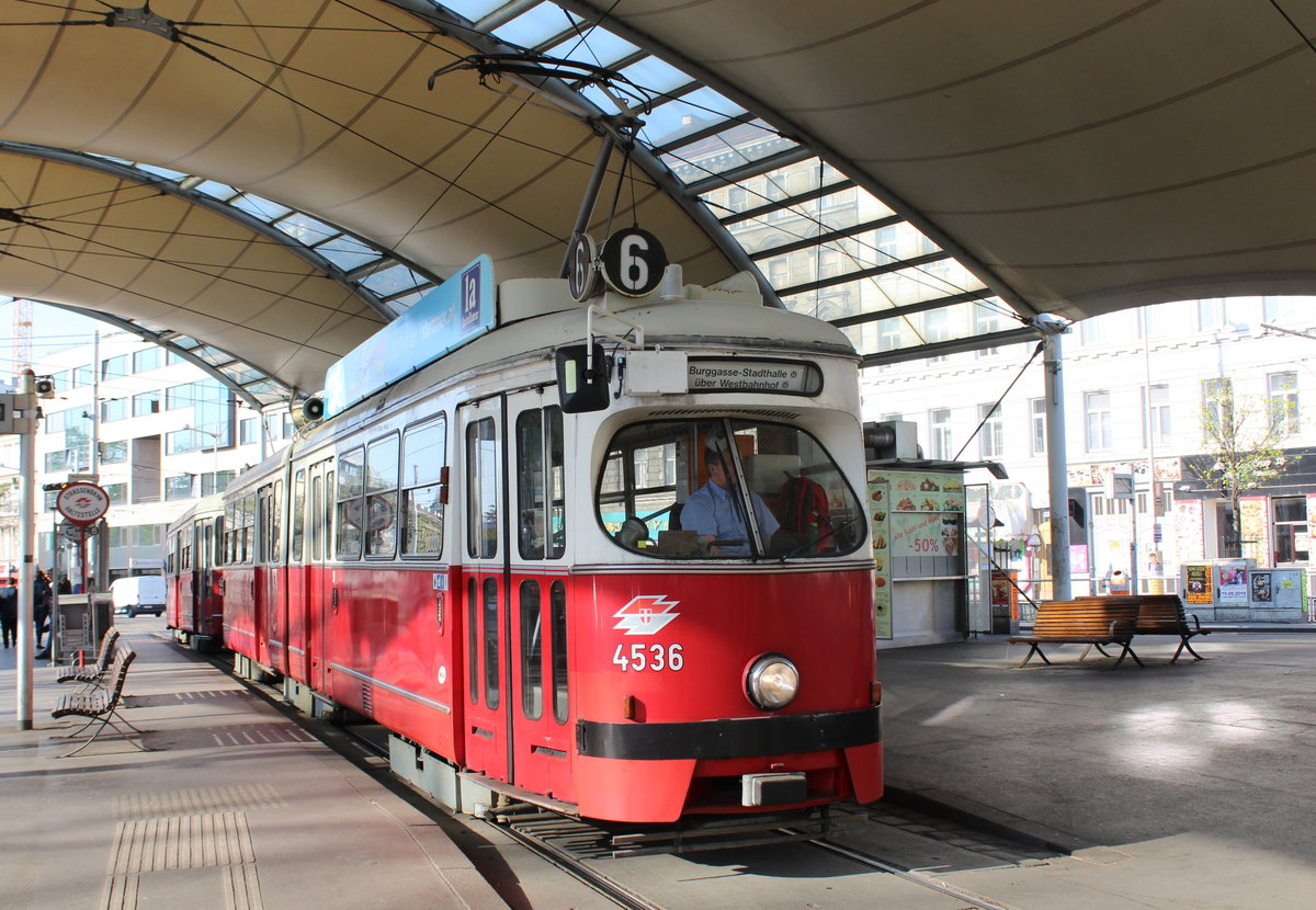 Wien Wiener Linien SL 6 (E1 4536) Neubaugürtel (Hst. Urban-Loritz-Platz) an 19. April 2018.