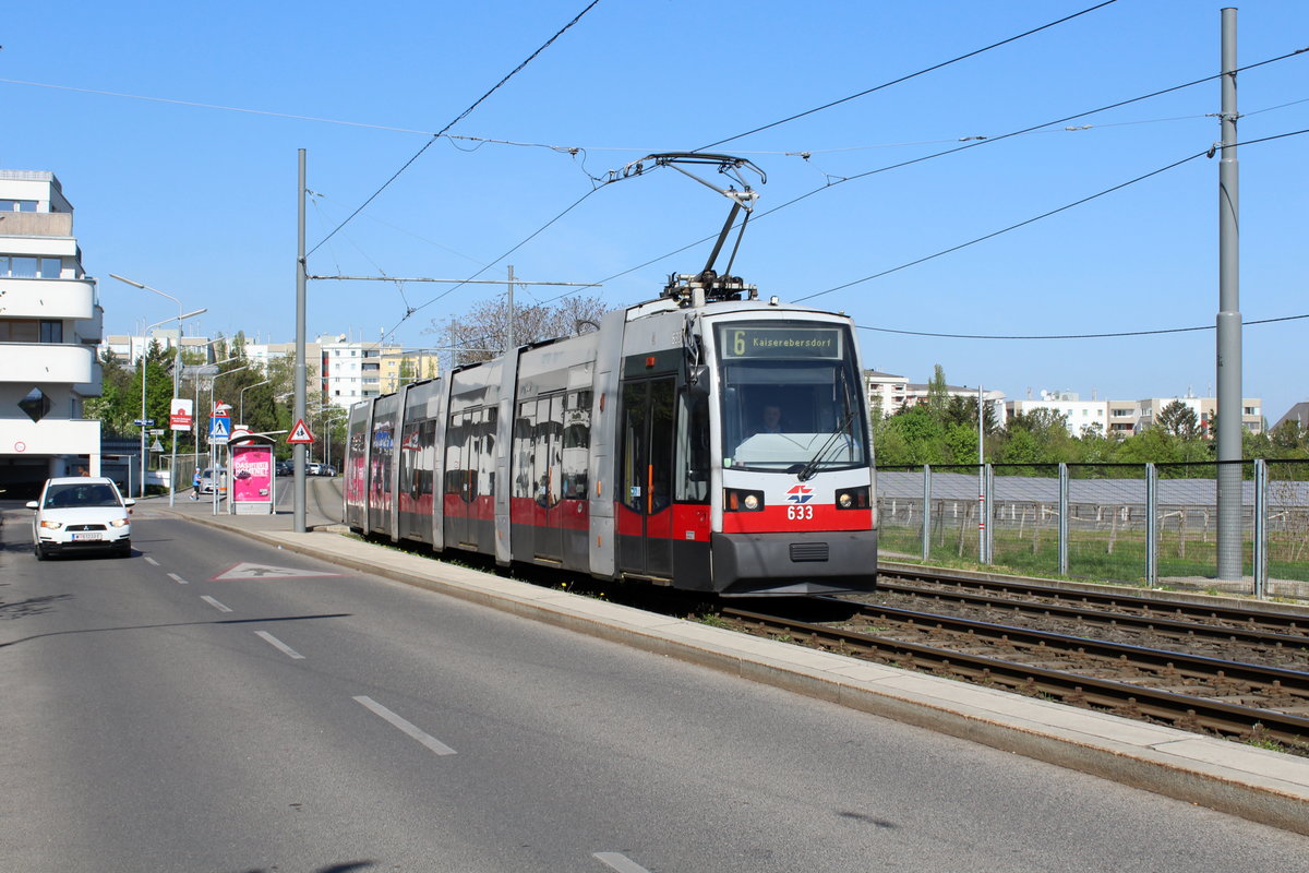 Wien Wiener Linien SL 6 (B 633) XI, Simmering, Kaiserebersdorf, Leberberg, Svetelskystraße am 20. April 2018.