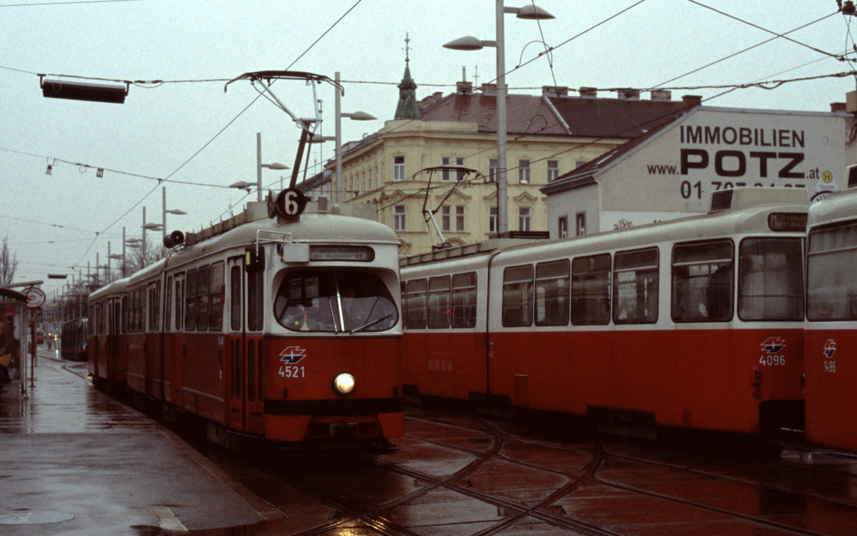 Wien Wiener Linien SL 6 (E1 4521) XI, Simmering, Simmeringer Hauptstraße / Straßenbahnbetriebsbahnhof Simmering (Hst. Fickeysstraße) im Februar 2016. - Scan eines Diapositivs. Film: Fuji RXP. Kamera: Konica FS-1.