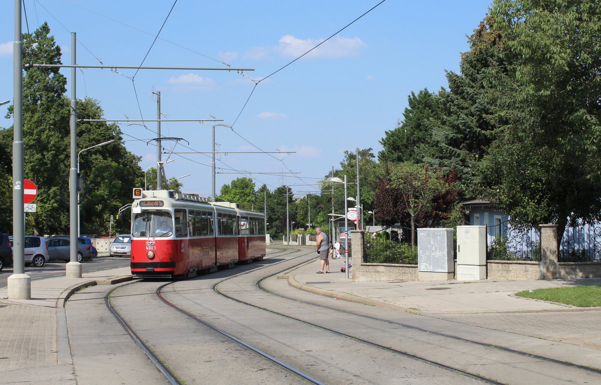 Wien Wiener Linien SL 6 (E2 4083 + c5 1483) XI, Simmering, Kaiserebersdorf, Pantucekgasse (Hst. Widholzgasse) am 31. Juli 2018. 