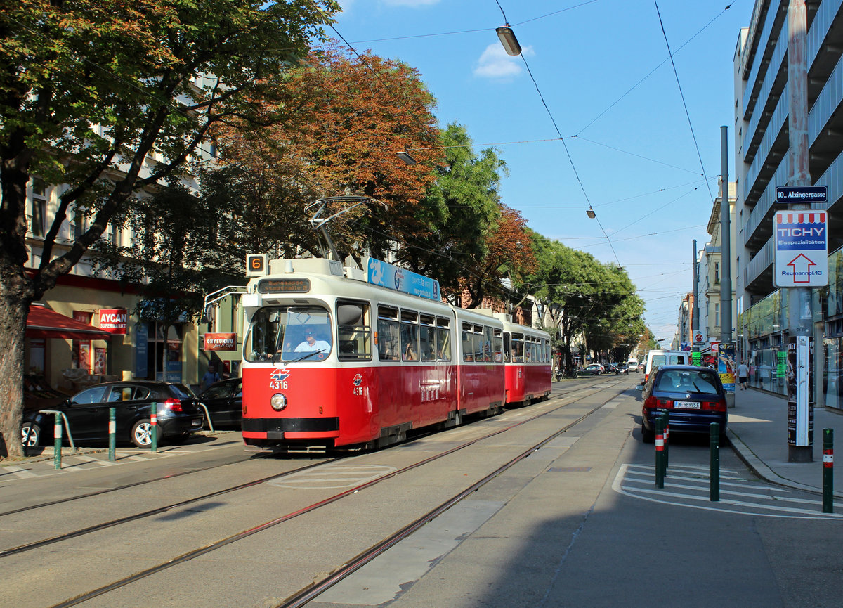 Wien Wiener Linien SL 6 (E2 4316 + c5 1516 (Bombardier-Rotax 1989 bzw. 1990)) X, Favoriten, Quellenstraße / Alxingergasse am 30. Juli 2018.