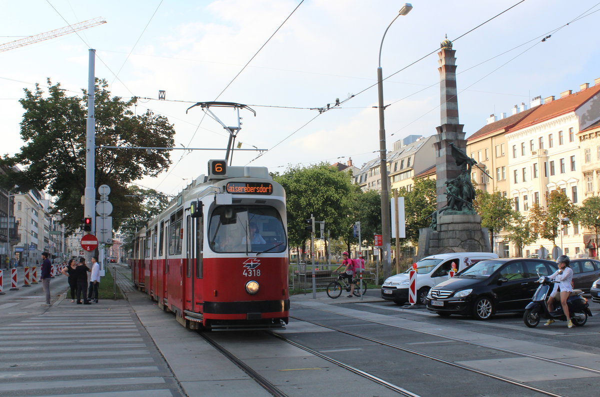 Wien Wiener Linien SL 6 (E2 4318 (Bombardier-Rotax 1989)) XV, Rudolfsheim-Fünfhaus, Neubaugürtel / Felberstraße am 30. Juli 2018.