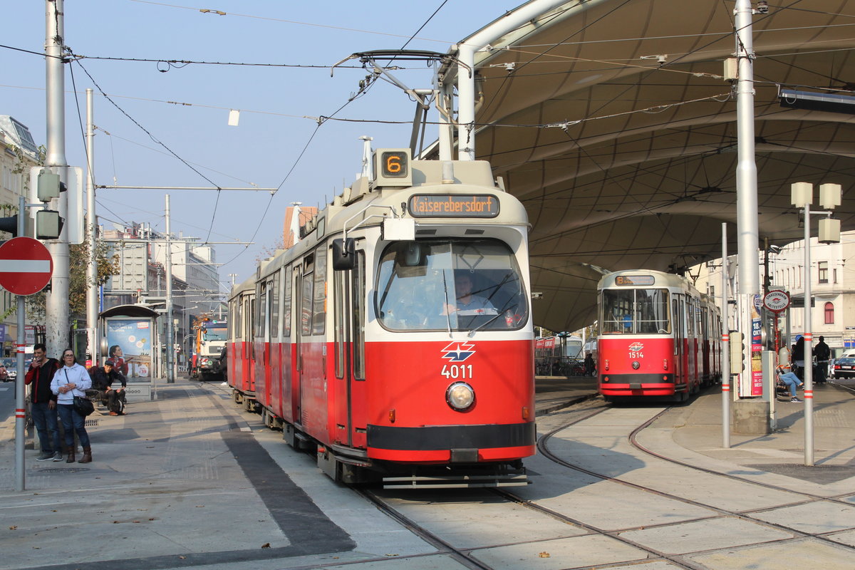 Wien Wiener Linien SL 6 (E2 4011 (SGP 1978)) XV, Rudolfsheim-Fünfhaus, Fünfhaus, Neubaugürtel / Märzstraße am 19. Oktober 2018.