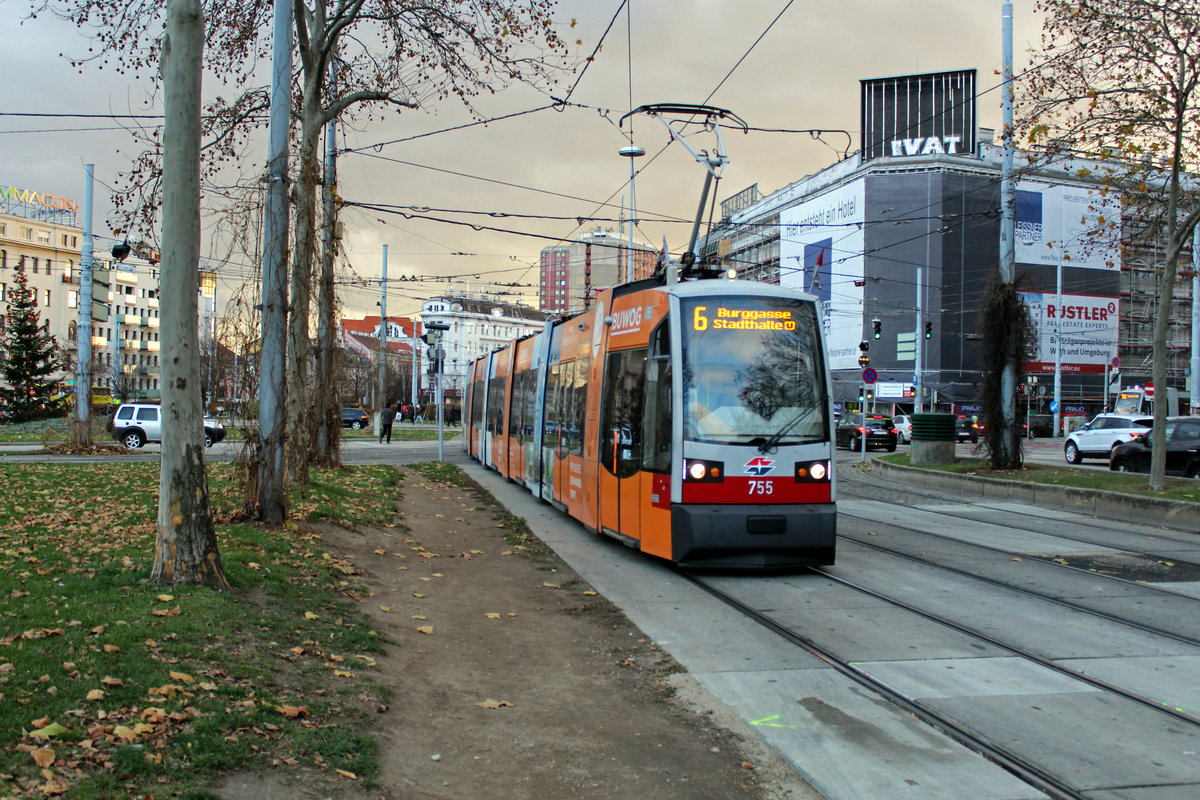 Wien Wiener Linien SL 6 (B1 755) XV, Rudolfsheim-Fünfhaus, Neubaugürtel / Mariahilfer Straße / Europaplatz / Westbahnhof am 30. November 2019.