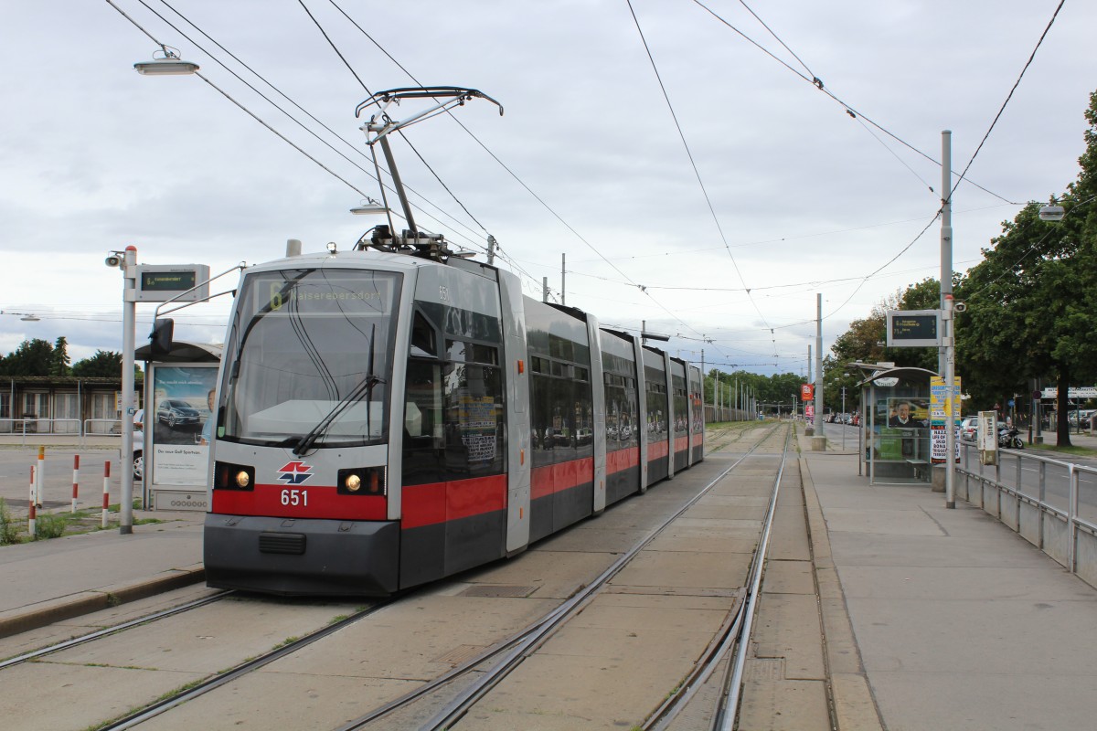 Wien Wiener Linien SL 6 (B 651) Simmeringer Hauptstrasse / Zentralfriedhof 3. Tor am 9. Juli 2014.
