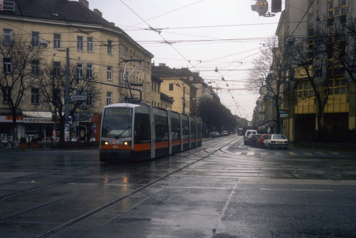 Wien Wiener Linien SL 6 (B 604) Quellenplatz am 19. März 2000.