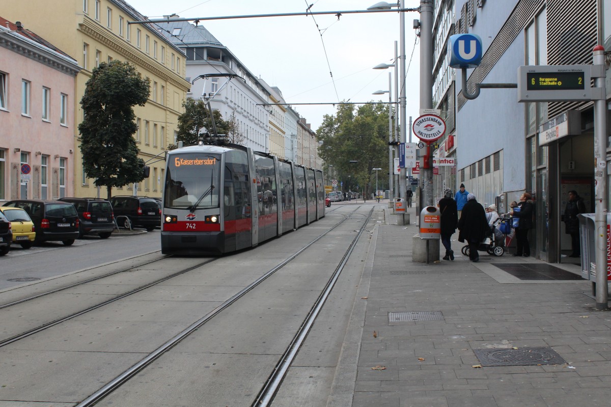 Wien Wiener Linien SL 6 (B1 742) Gottschalkgasse am 12. Oktober 2015.