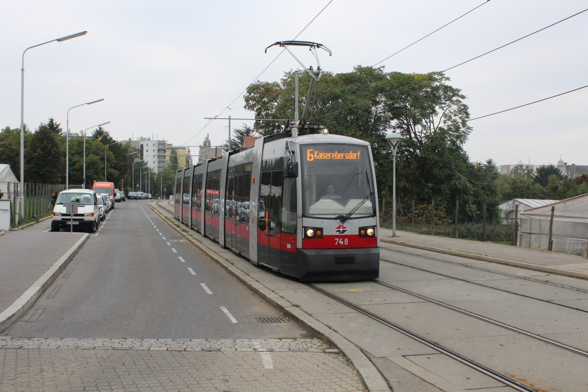 Wien Wiener Linien SL 6 (B1 748) Lichnovskygasse am 12. Oktober 2015.