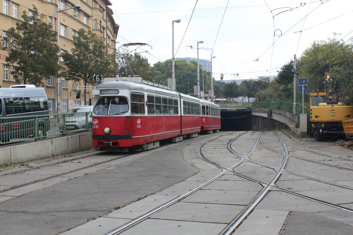 Wien Wiener Linien SL 6 (E1 4510 (Lohner 1972) + c3 1207 (Lohner 1960)) Margaretengürtel / Siebenbrunnengasse am 12. Oktober 2015.