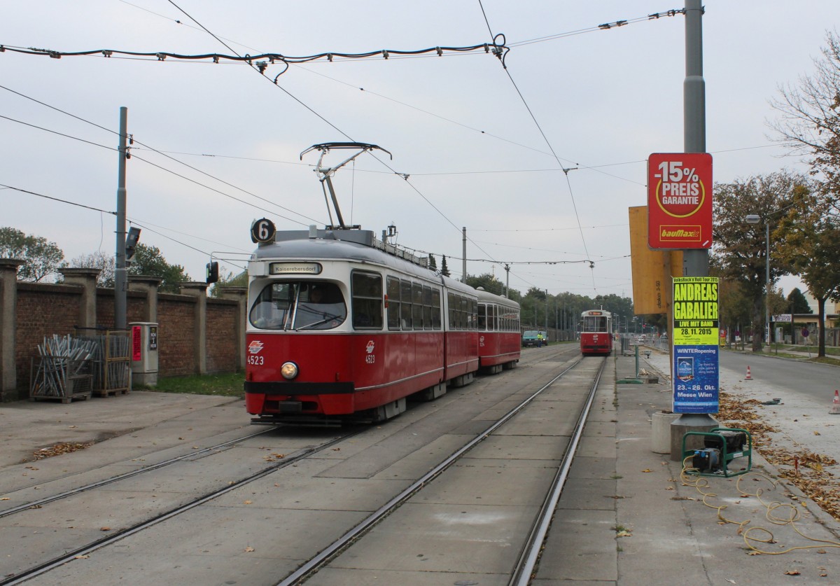 Wien Wiener Linien SL 6 (E1 4523 (Lohner 1973) + c3 1234 (Lohner 1961)) Simmeringer Hauptstraße / Zentralfriedhof 3. Tor am 12. Oktober 2015.