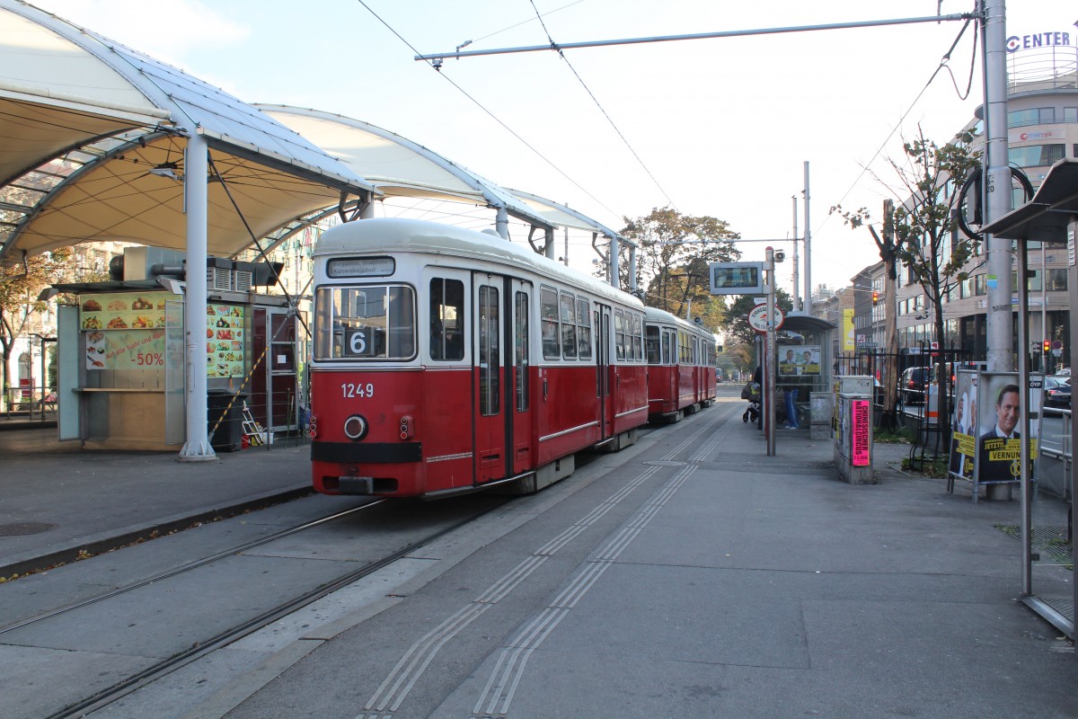 Wien Wiener Linien: SL 6 (c3 1249 (Lohner 1961)) Neubaugürtel (Hst. Urban-Loritz-Platz) am 12. Oktober 2015.