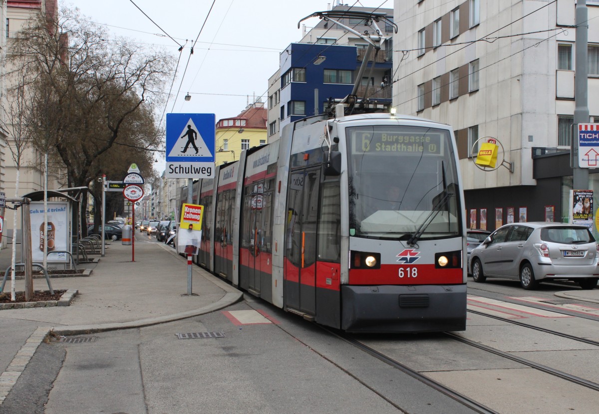 Wien Wiener Linien SL 6 (B 618) Quellenstraße / Bernhardtstalgasse am 14. Februar 2016.
