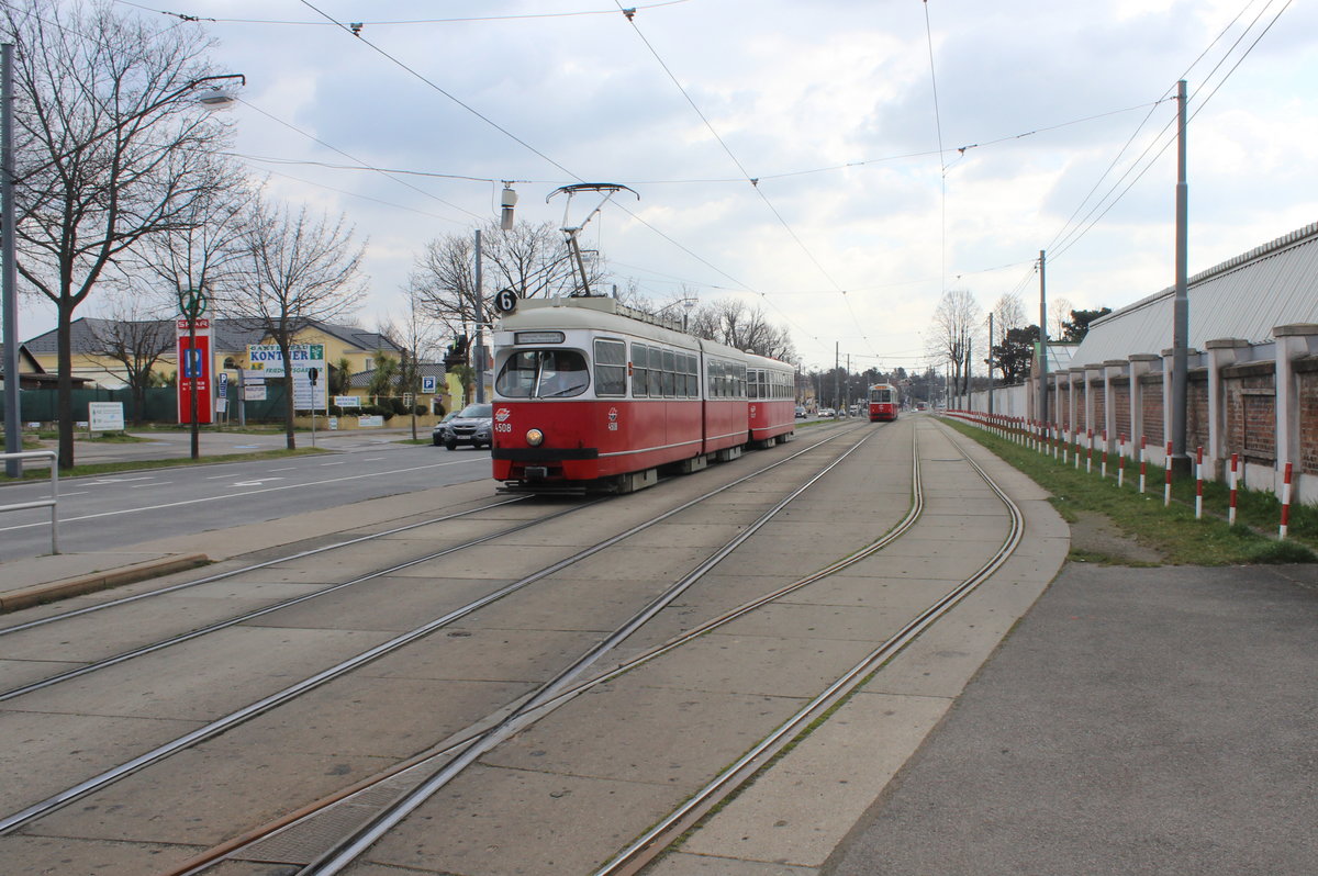 Wien Wiener Linien SL 6 (E1 4508 + c3 1227) Simmering, Simmeringer Hauptstraße am 22. März 2016.