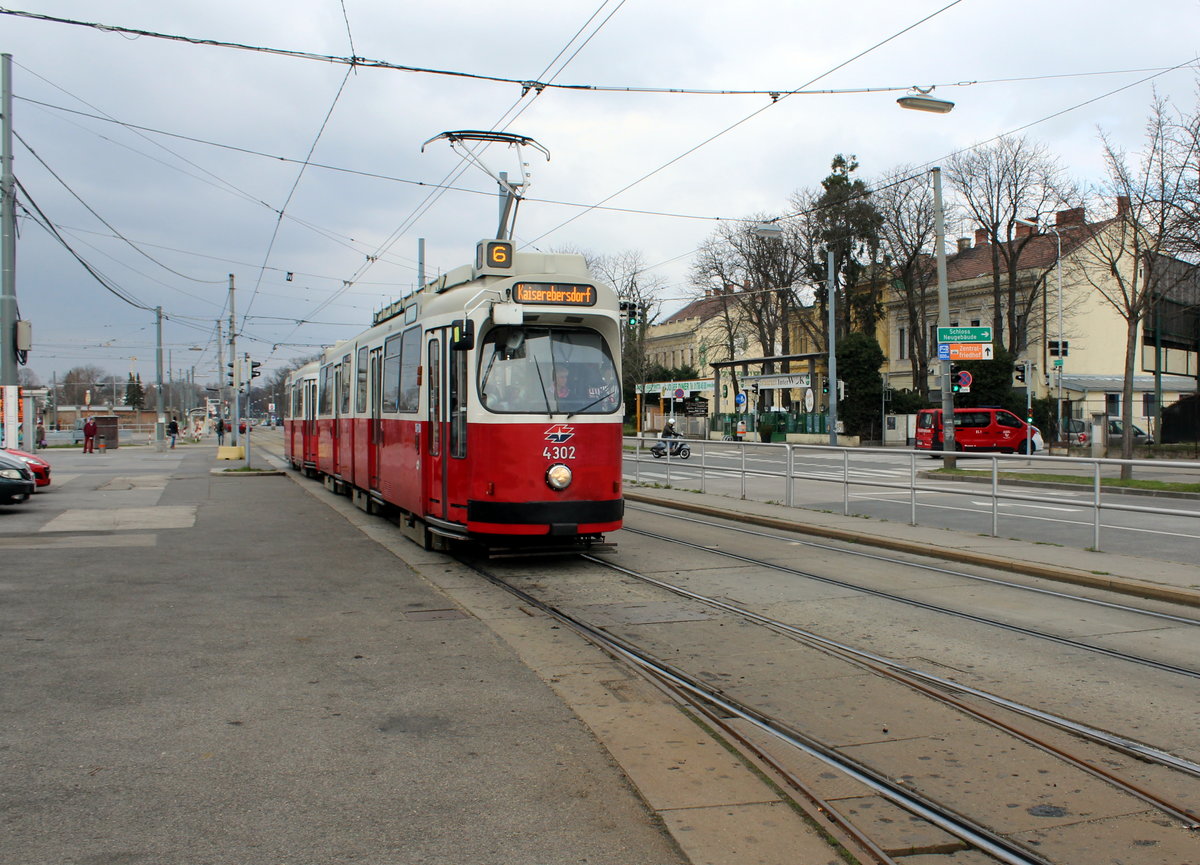 Wien Wiener Linien SL 6 (E2 4302) Simmering, Simmeringer Hauptstraße / Thürnlhofstraße am 22. März 2016.