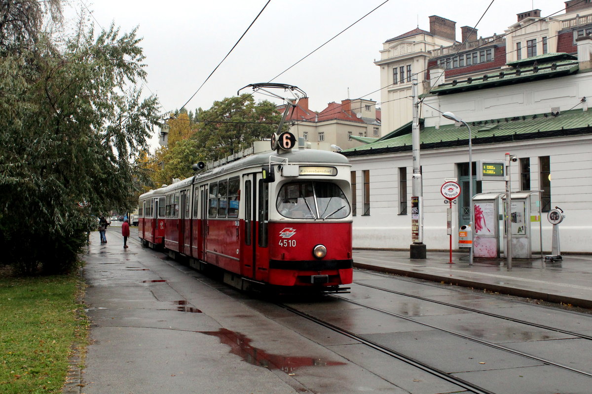 Wien Wiener Linien SL 6 (E1 4510 + c3 1234) Hst. Margaretengürtel am 18. Oktober 2016. - Tw E1 4510: Hersteller und Baujahr: Lohnerwerke 1972. - Bw c3 1234: Hersteller und Baujahr: Lohnerwerke 1961. 