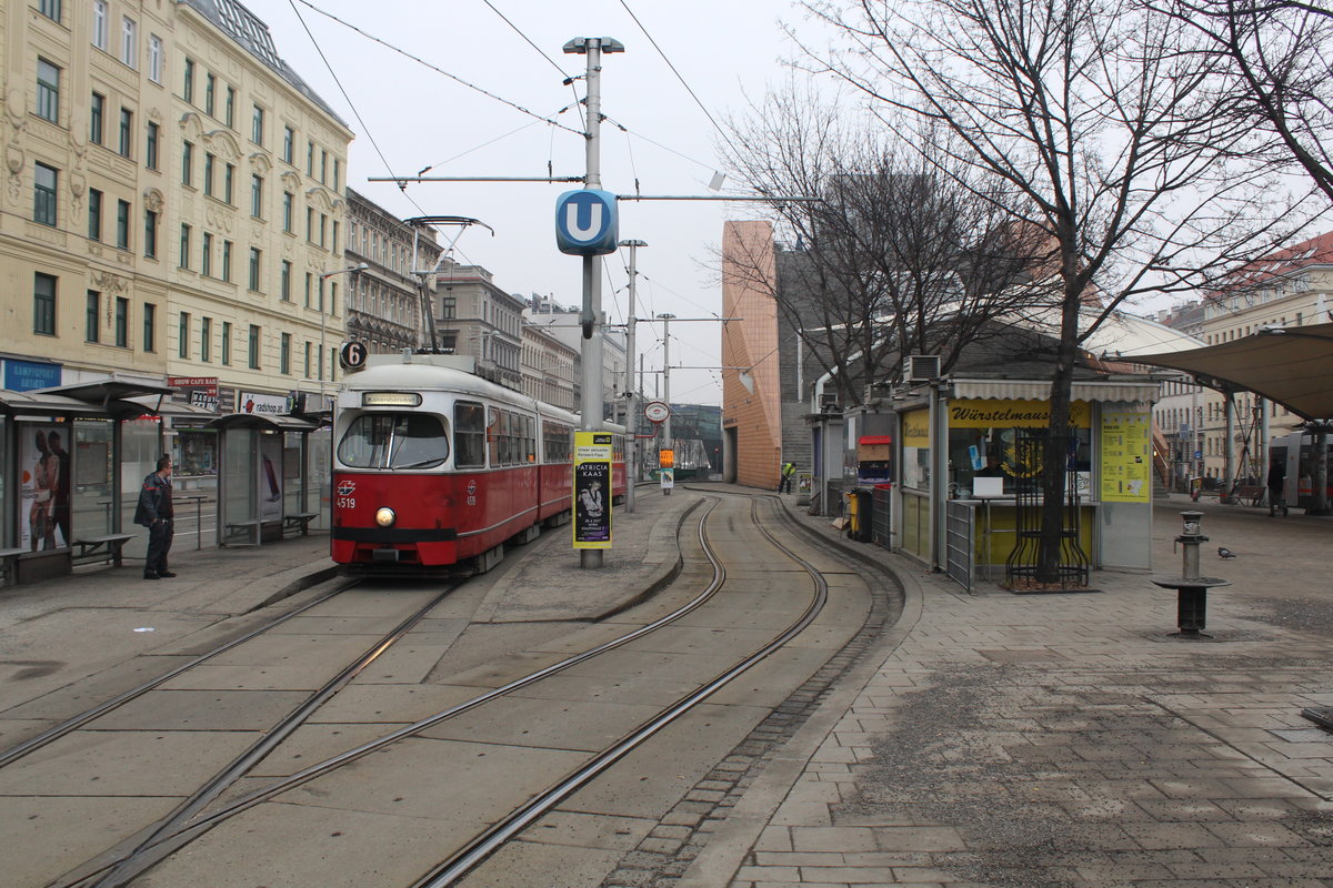 Wien Wiener Linien SL 6 (E1 4519 + c3 1222) Neubaugürtel / Urban-Loritz-Platz (Endstation Stadthalle / Burggasse (Eindstiegstelle)) am 17. Februar 2017.
