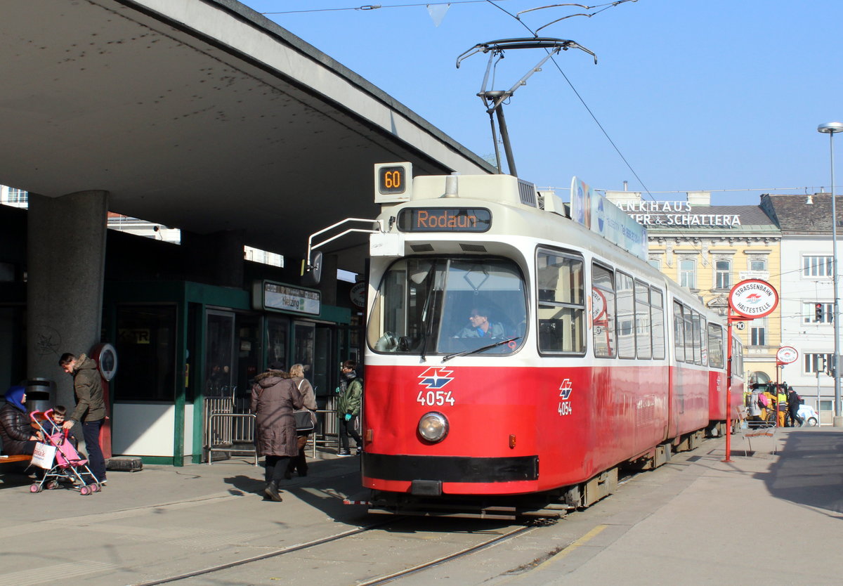 Wien Wiener Linien SL 60 (E2 4054) XIII, Hietzing / XIV, Penzing, U-Bahnstation Hietzing am 16. Februar 2017.