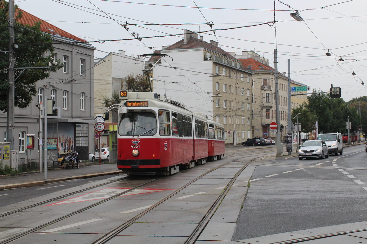Wien Wiener Linien SL 60 (E2 4051 (SGP 1985) + c5 1452 (Bombardier-Rotax 1980)) XV, Rudolfsheim-Fünfhaus, Rudolfsheim, Mariahilfer Straße / Anschützgasse am 23. Juli 2018.