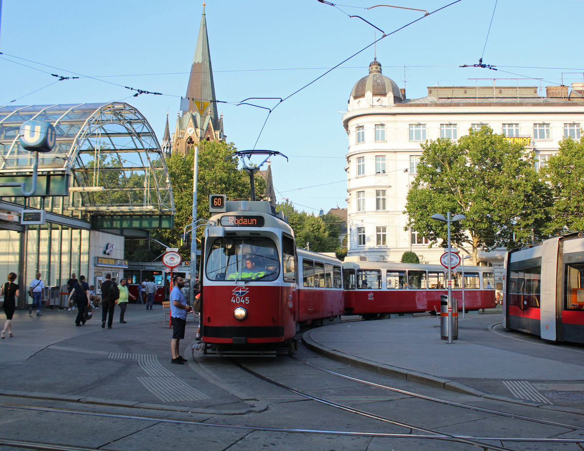 Wien Wiener Linien SL 60 (E2 4045 (SGP 1980) + c5 1445 (Bombardier-Rotax 1979)) VII, Neubau / XV, Rudolfsheim-Fünfhaus, Endst. Westbahnhof am 31. Juli 2018.