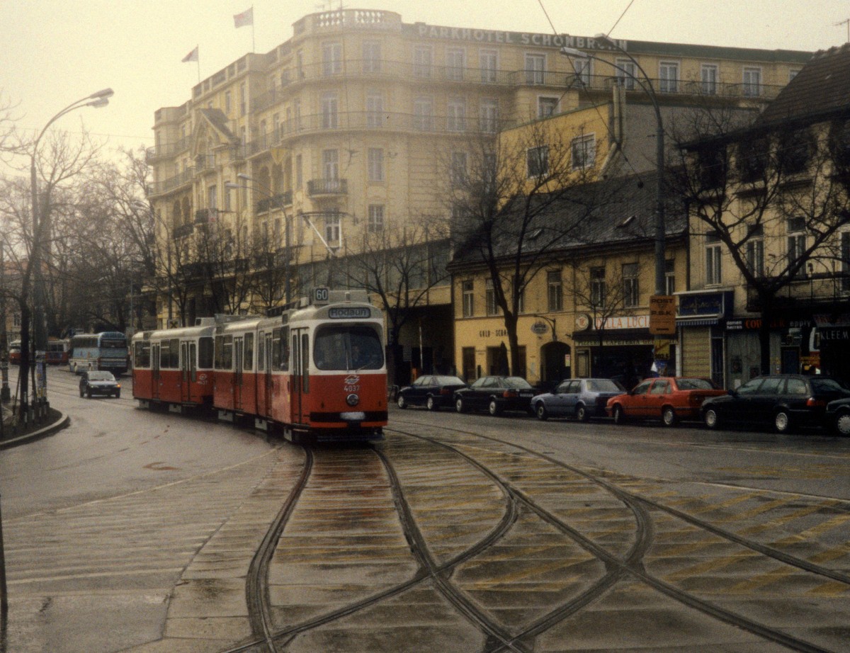 Wien Wiener Linien SL 60 (E2 4037) Hietzinger Hauptstrasse / Kennedybrücke am 19. März 2000.