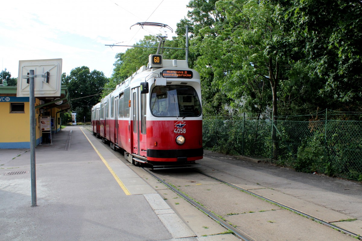 Wien Wiener Linien SL 60 (E2 4058) Rodaun am 9. Juli 2014.