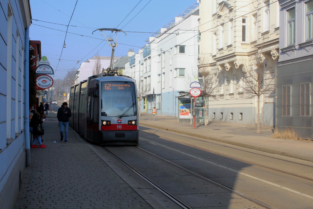 Wien Wiener Linien SL 62 (A1 110) XII, Meidling, Hetzendorf, Hetzendorfer Straße (Hst. Rosenhügelstraße) am 16. Februar 2017.