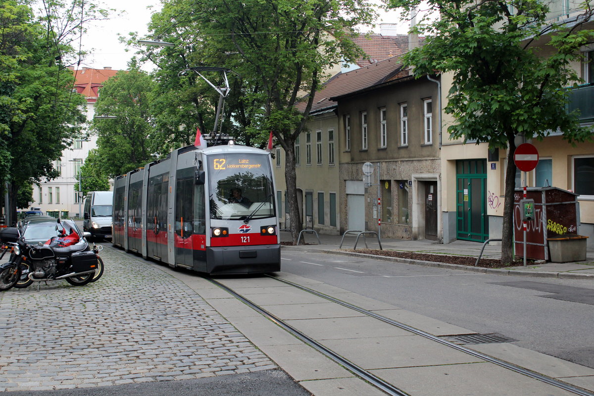 Wien Wiener Linien SL 62 (A1 121) XII, Meidling, Dörfelstraße / Murlingengasse am 12. Mai 2017.