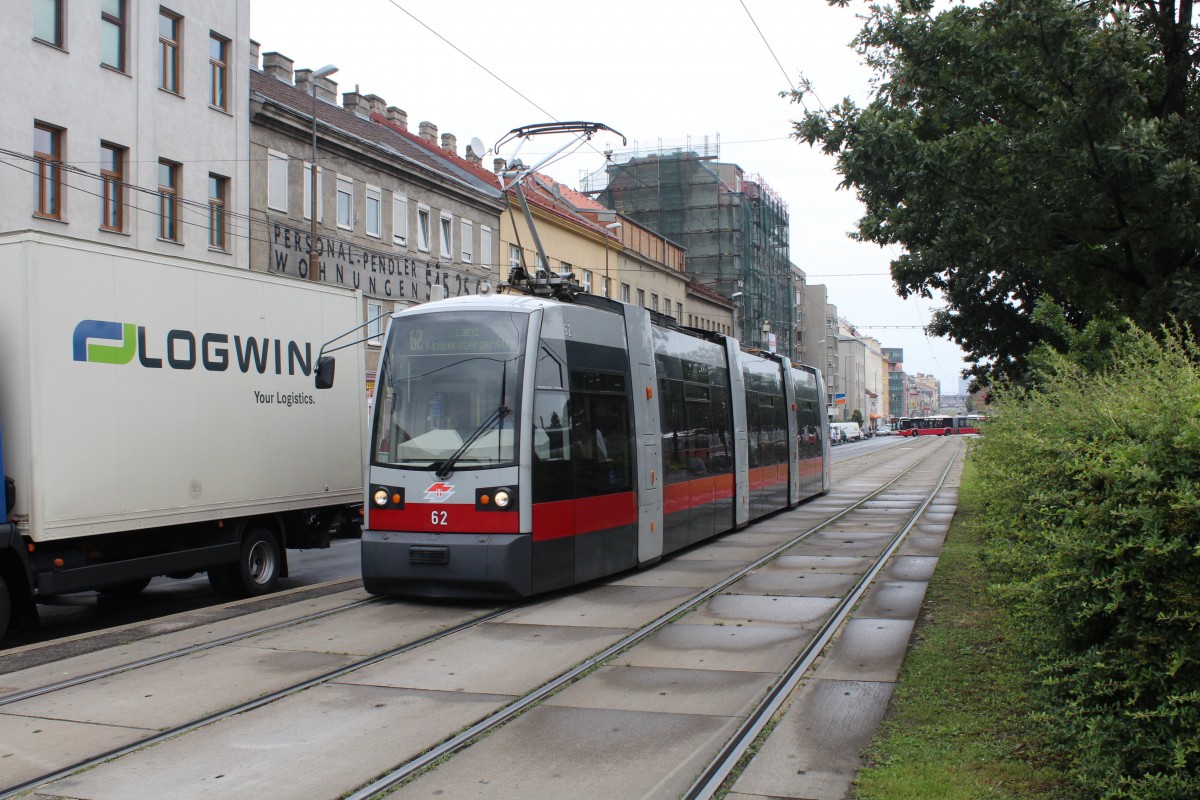 Wien Wiener Linien SL 62 (A1 62) Meidling, Eichenstrasse / ÖBB-Bahnhof Meidling am 11. Juli 2014.