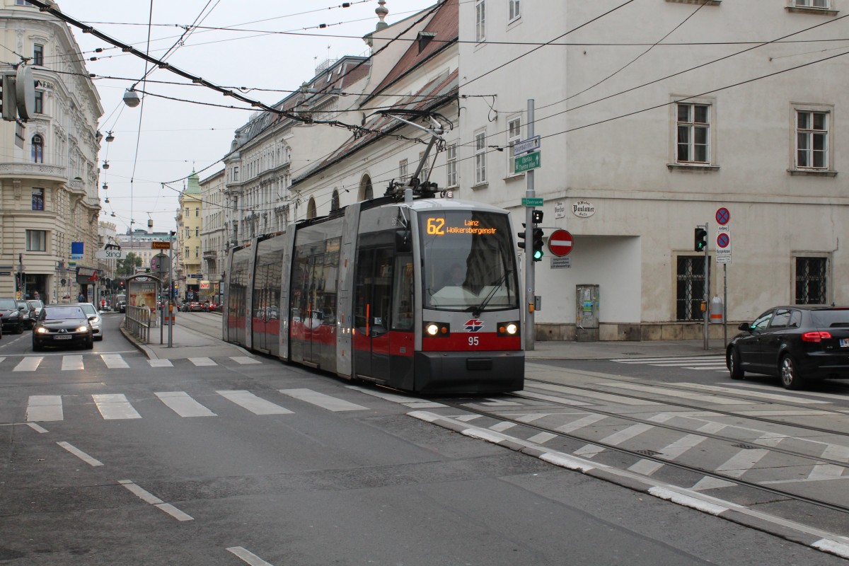 Wien Wiener Linien SL 62 (A1 95) Wiedner Hauptstraße / Paulanergasse am 11. Oktober 2015.