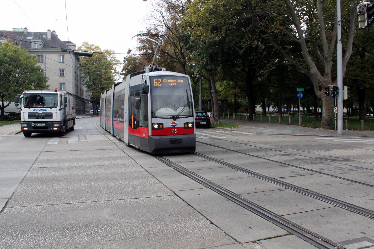 Wien Wiener Linien SL 62 (A1 115) Flurschützstraße / Gaudenzdorfer Gürtel am 12. Oktober 2015.